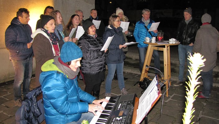 Erster Advent Samstag, Sing-Mit Konzert mit Kathi Cerny und Chor