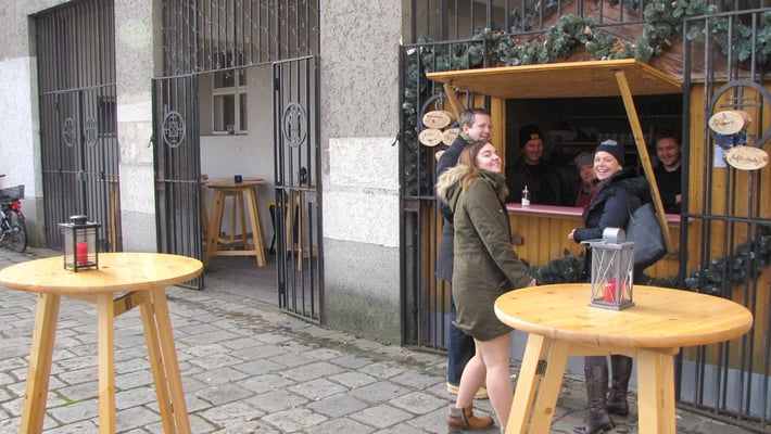 Zweiter Advent Sonntag, nur wenige Besucher nach der Messe