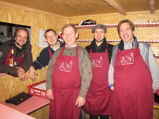 24.Dezember nach der Christmette, das Punschhüttenteam