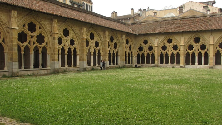 Freitag: Bayonne, Kreuzgang im Innenhof der Kathedrale Sainte Marie