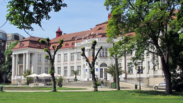 Sonntag: Elisabeth-Bad in Karlsbad