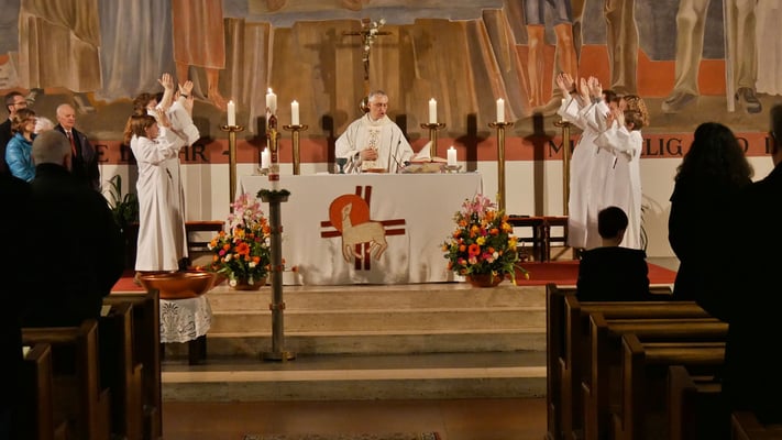 Auferstehungsfeier am Ostersonntag  um 5:00 Früh, Vater Unser