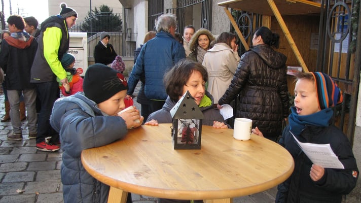 Vierter Adventsonntag nach der Messe, Jungschar- und Erstkommunionkinder nach der zweiten Sternsinger Probe