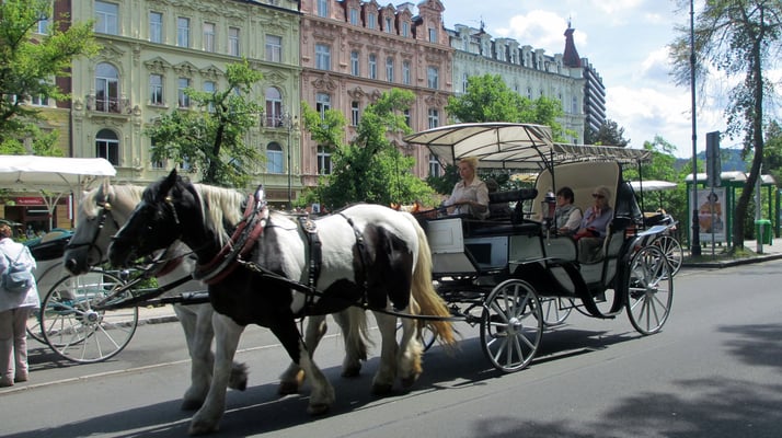 Sonntag: Stadtrundgang durch Karlsbad