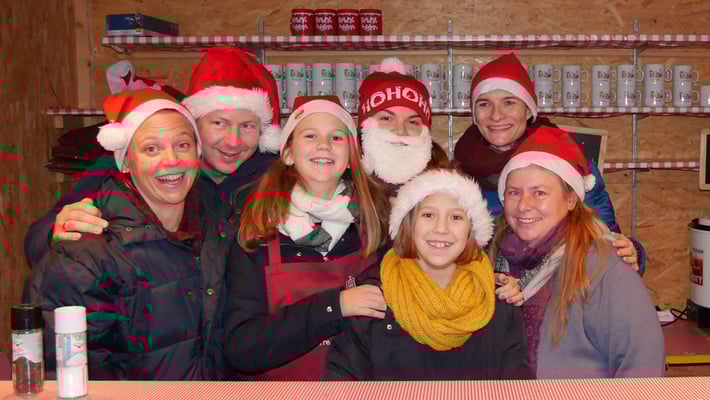 Punschhütten Team am ersten Adventsamstag