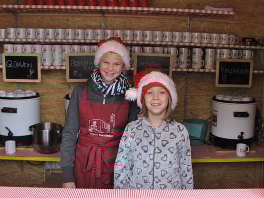 Erster Advent Sonntag, Punschhütten Team (Klara Marie + Marie Therese)