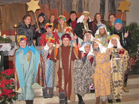 Mittwoch: Sternsinger Messe, Gruppenfoto der vier Gruppen