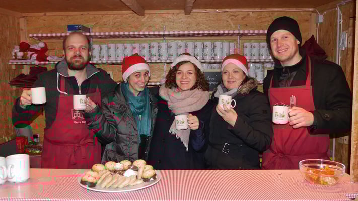 Punschhütten Team nach der Christmette