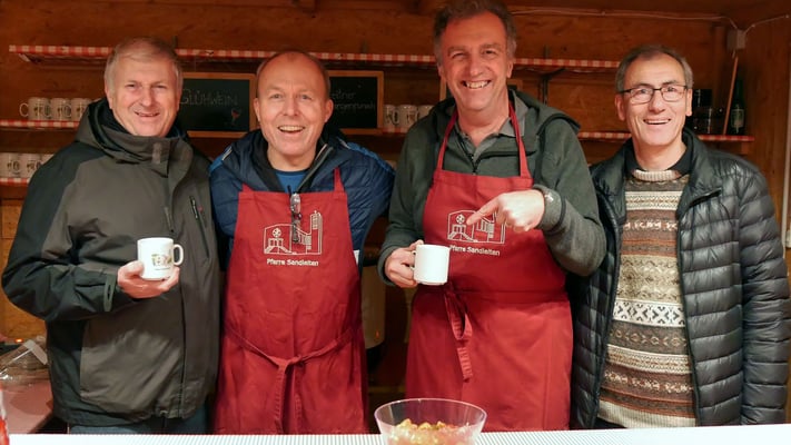 Das Punschhütten Team am ersten Advent-Samstag
