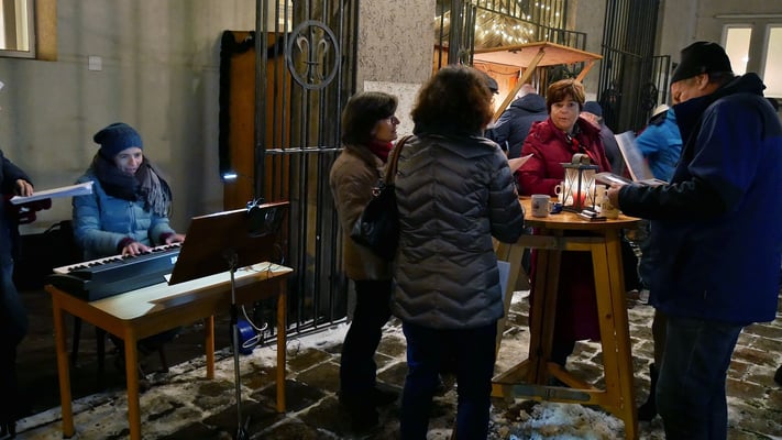 Erster Adventsamstag, Mitsingkonzert mit Kathi Cerny