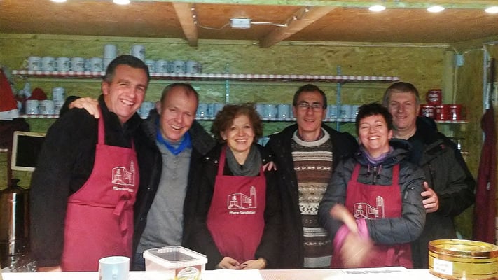 Zweiter Adventsonntag nach dem Konzert des Kärntner Männerchores in Wien, das Punschhüttenteam