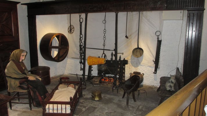 Sonntag: Burg von Lourdes, Heimatmuseum