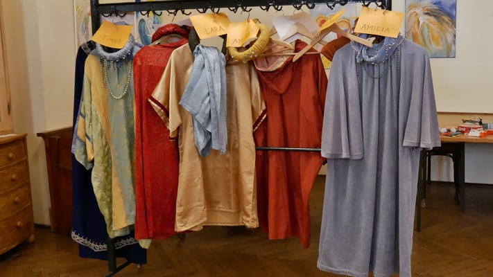 Sonntag (zweiter Tag), Königsgewänder