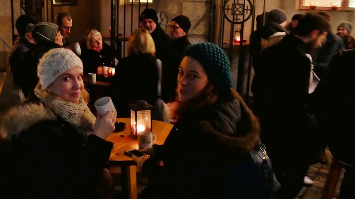 Punschhütte nach der Christmette (am vierten Adventsonntag)