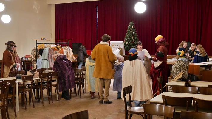 Montag (dritter Tag), Umziehen im Pfarrsaal