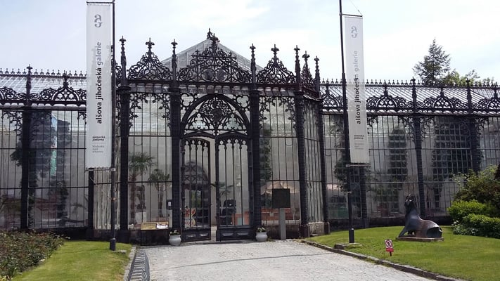 Montag: Besichtigung des im Windsor Stil erbauten Schlosses in Hruboka