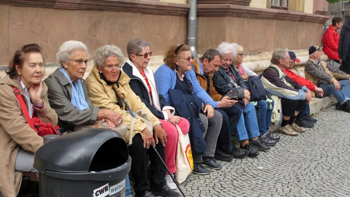 Dienstag: Warten auf den Bus von Weimar nach Apolda