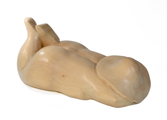 25  Liegende mit Hut  53x25x27cm   Linde