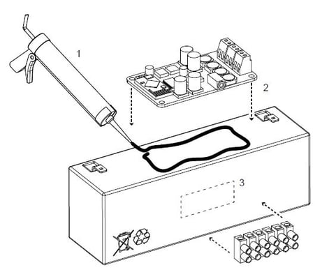 Die Elektrischen Komponenten werden auf den Akku geklebt. Anschließend wird alles in den Kanister geklebt.