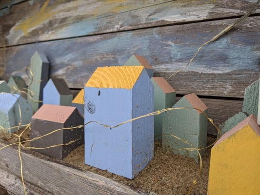 Verzierung am Straßenrand