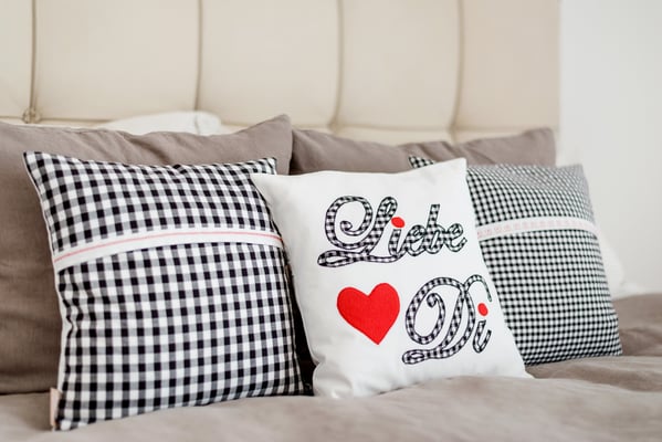 Kissen mit Schriftzug "Liebe Di"