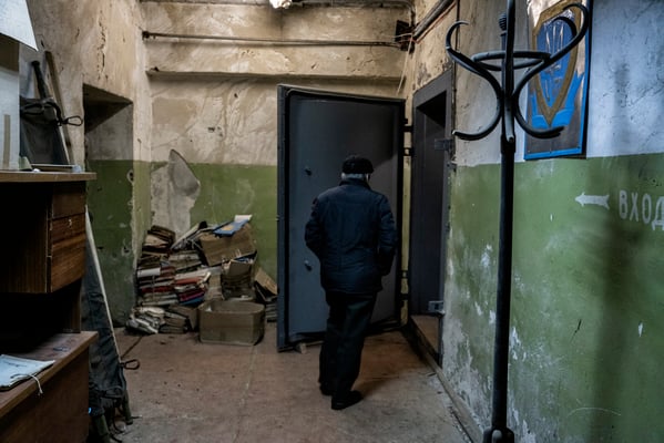 Viktor going inside the bunker