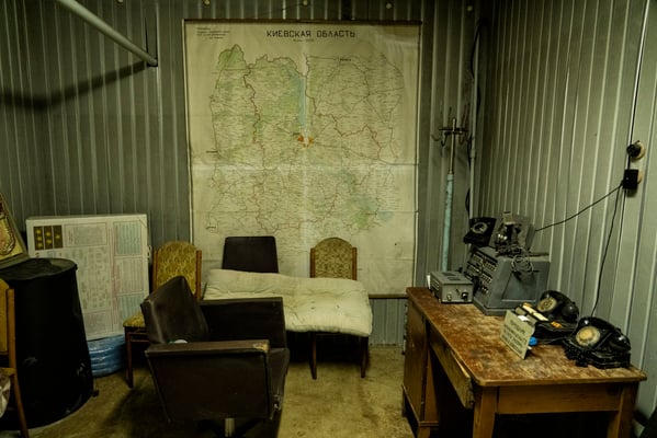 A room in the bunker filled with objects from the Soviet era. On the wall, a map of Kyiv with the evacuation plan for the city in the event of a nuclear attack by the United States.