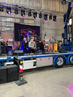 Bühne von Spruchrif auf einer Ladefläche eines LKW am Truckertreff Rheinfelden 2025