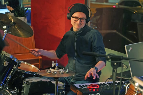 Fotografie: Urs Schmid im Highspeed Music Bar, Binningen