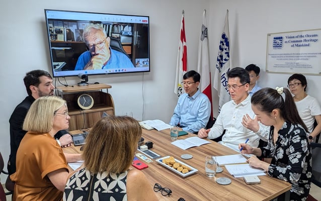 Delegation from MNR together and the IOI delegation at IOI HQ