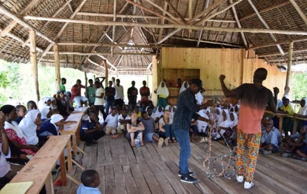 IOI EASTERN AFRICA (Kenya): Learning how to recycle with the Makongeni youth group