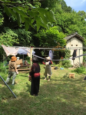 柿渋染め体験教室風景