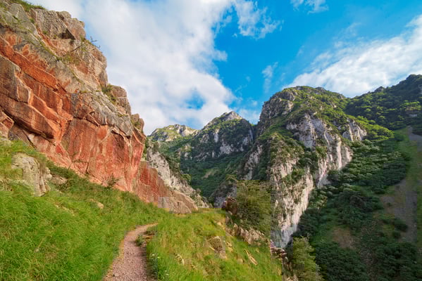 Ruta de las Xanas. Villanueva de Santo Adriano