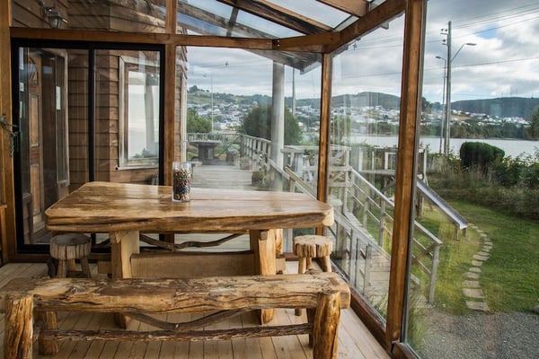 Sala de estar con vista al mar