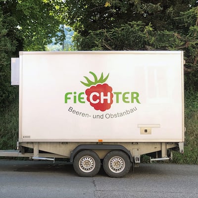 Manu’s Foodliner - Logodesign für die Anhängerbeschriftung