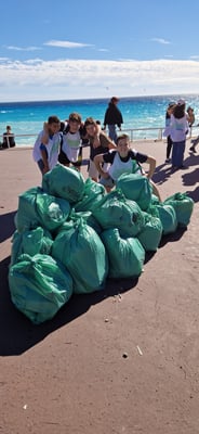 Après la pesée des déchets ramassés sur les plages