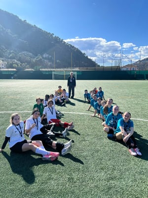 L'équipe féminine de l'association sportive du collège Risso, encadrée par Mme Duché (UNSS)