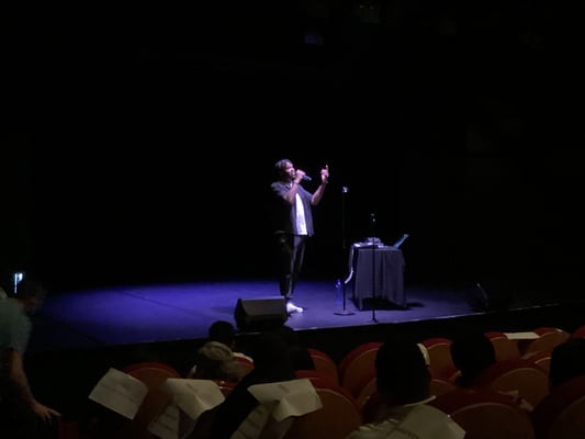 L'Intermède musical est assuré par le rappeur Mas Kit