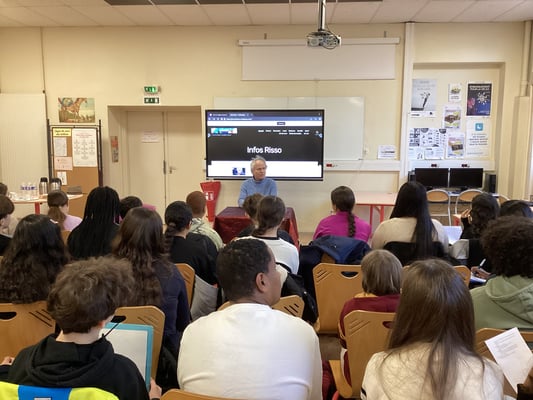 Franz-Olivier Giesbert rencontre les élèves de la classe médias au CDI