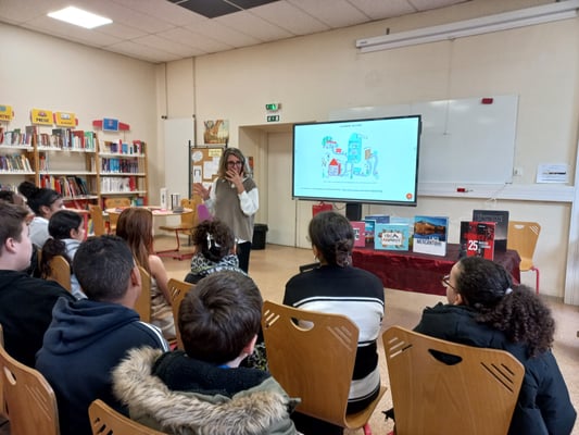 Mme Castera rencontre les 6èmes au CDI