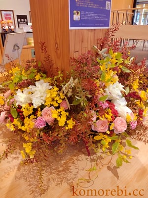 会場装花￥5000x3　65x44x28