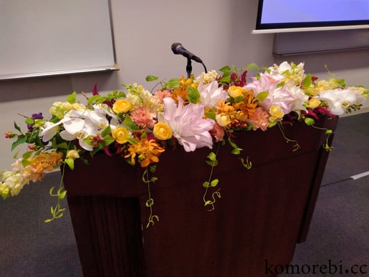 演台装花　￥15000　132x24x29