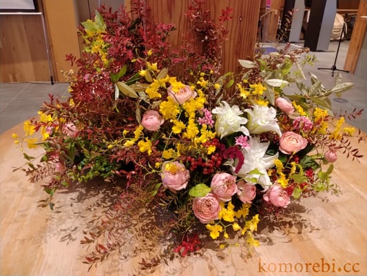 会場装花￥5000x3　65x44x27