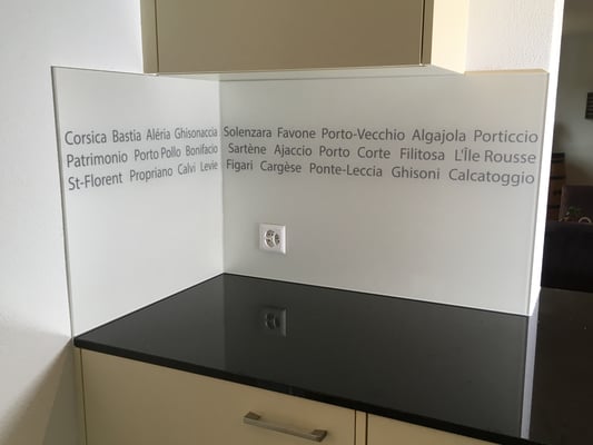 Küchenrückwand mit Schriftzug - beige- matt