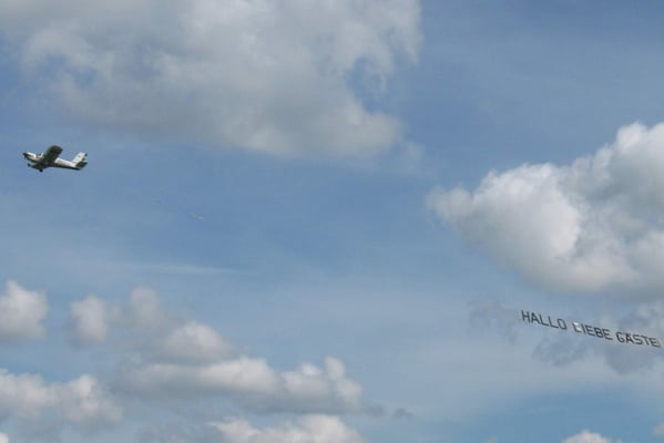 "Hallo liebe Gäste"