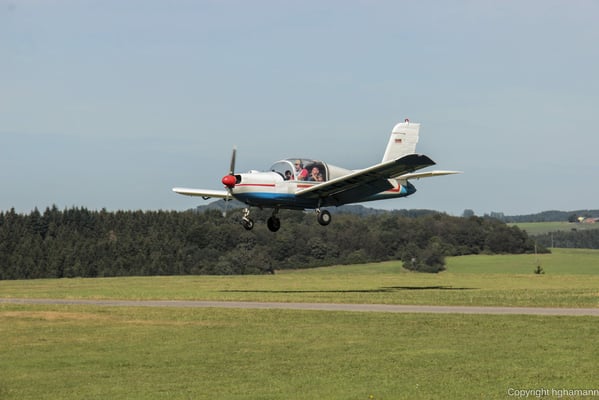 Das Flugzeug verfügt über Kurzstart- und Landeeigenschaften