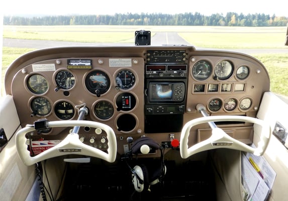 Das Cockpit versprüht noch den Charme der 60er-Jahre