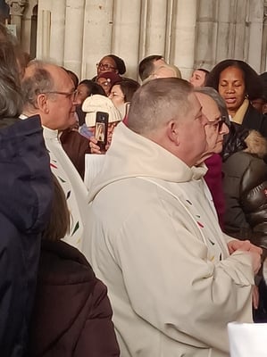 Père Serge dans la procession d’entrée