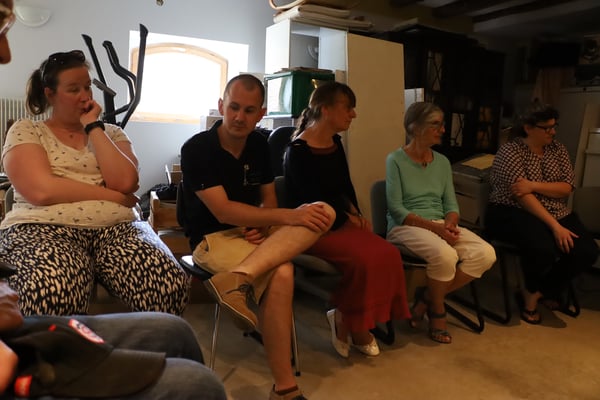 Remise des statuts par Mgr Guellec (c) JDR