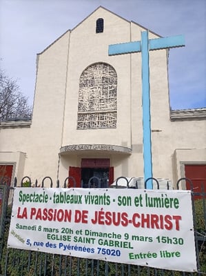 Banderole mise en place pour annoncer notre venue